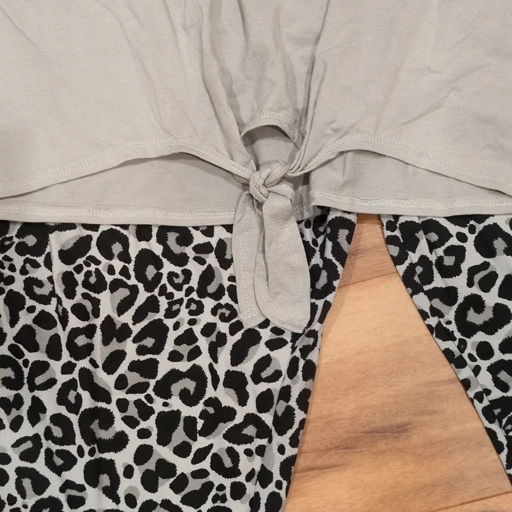 Christian Siriano NWT Gray and Black animal print Pajama sleepwear joggers set - Picture 4 of 8